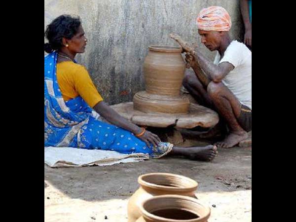 தயாராகும் பானைகள் தயாராகும் பானைகள்