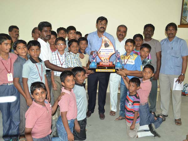 Skating contest in support of Khadi dress