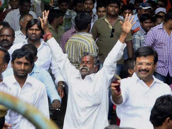 தெலுங்கானா இளைஞர்களை அவமானப்படுத்துவதா...?