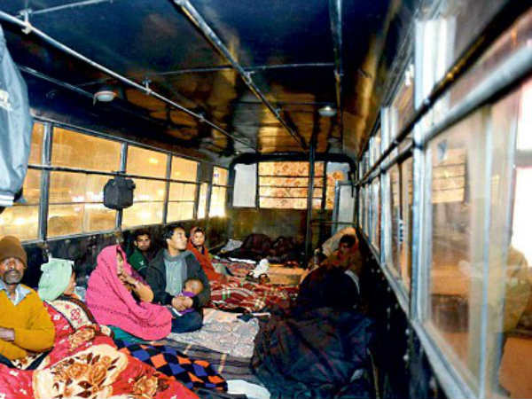 கைவிடப்பட்ட பேருந்துகள்