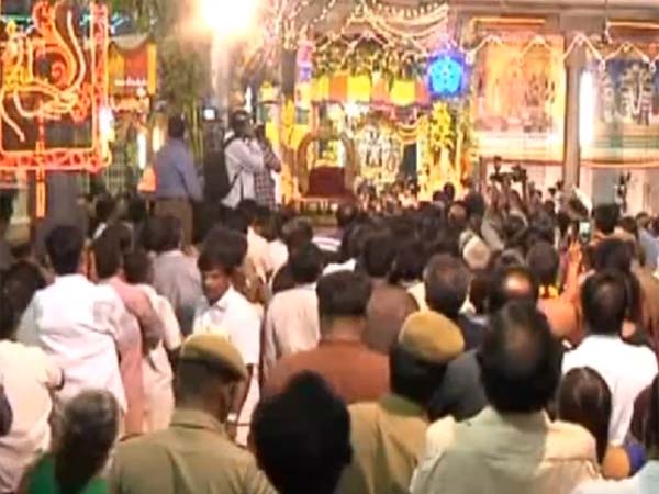 ரகசிய கேமரா மூலம் கண்காணிப்பு