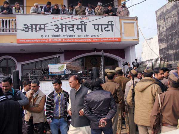 ஆம் ஆத்மி அலுவலகம் மீது தாக்குதல்..