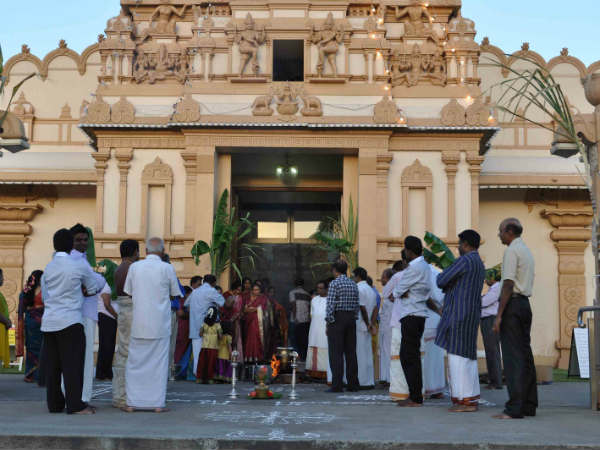 பக்தர்களுக்கு அன்னாதானம்