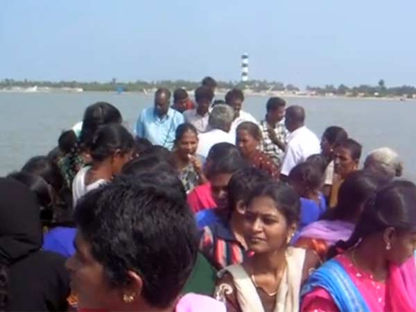 பழவேற்காடு ஏரியில்…