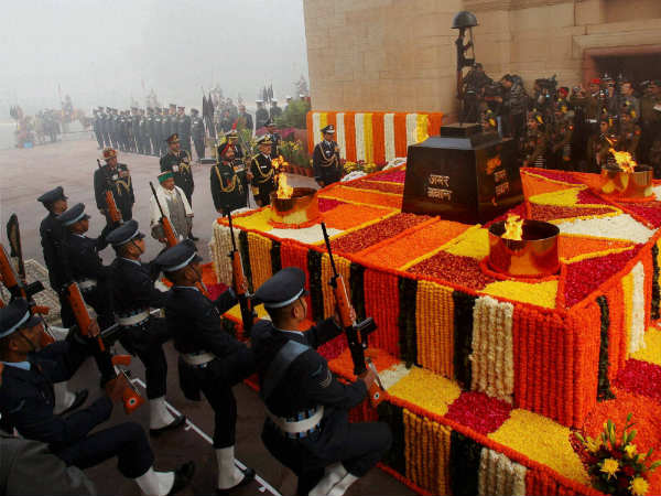 அமர் ஜவான் ஜோதியில் அஞ்சலி