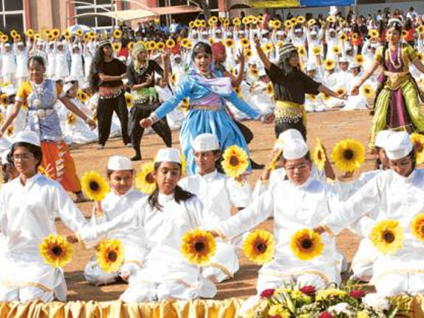 Thousands in Abu Dhabi mark Indian Republic Day with colour and song