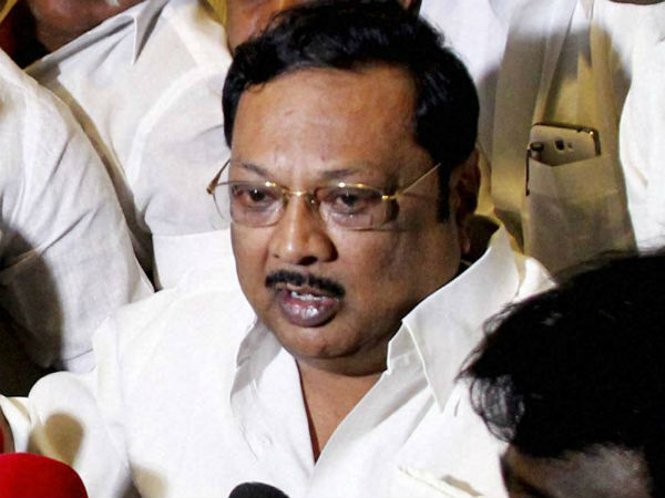 வீட்டுக்குள் கண்ணீர்