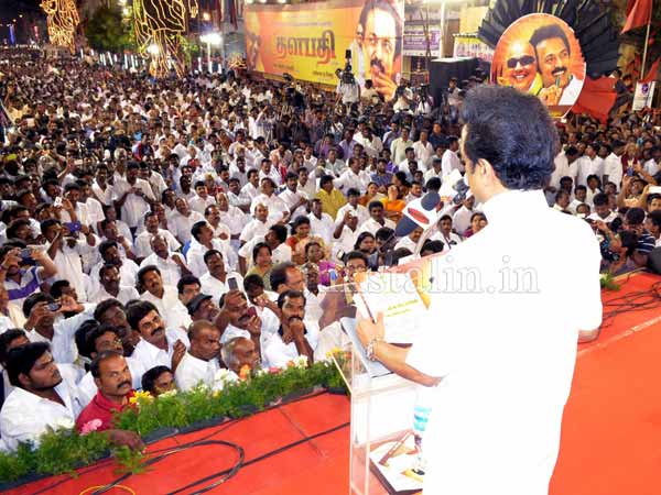 அதிமுக ஆட்சியால் துயரத்தில் மக்கள்