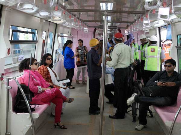 ஆரவாரத்தோடு பயணம்....