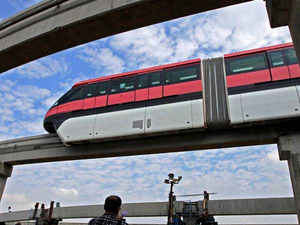 விமானம் போல் பறந்த ரயில்....