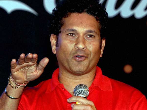 சச்சினுடன் ஆடுகிறார்