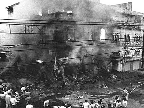 துண்டிக்கப்பட்ட தொலைபேசிகள்..