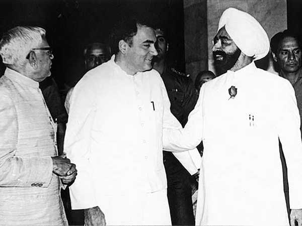 ராஜினாமா செய்ய வலியுறுத்தல்