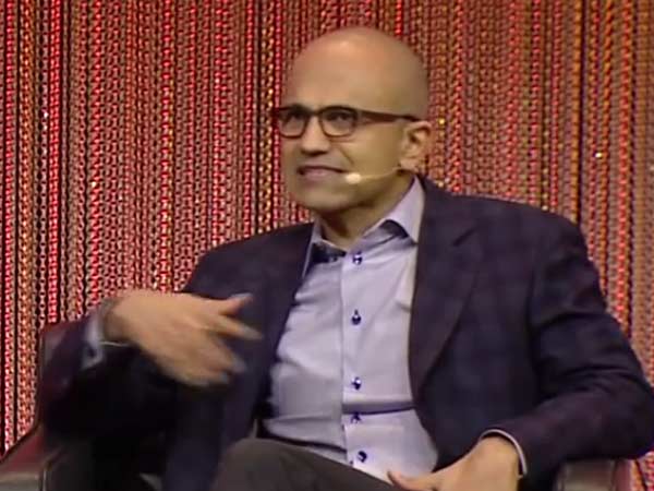 இப்போது தம்பதிகள்