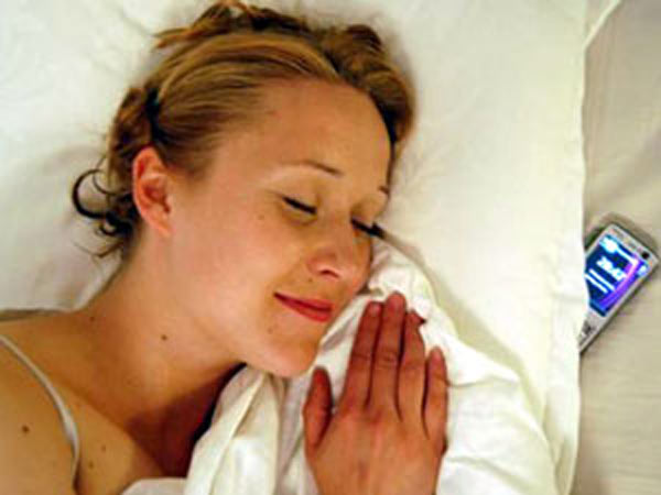 ”இரவில் விழித்து கைபேசியை பார்க்கும் பொழுது