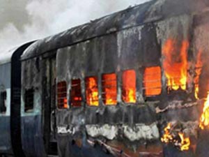 Howrah-New Delhi Rajdhani Express catches fire; no injuries Howrah-New Delhi Rajdhani Express catches fire; no injuries