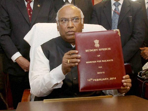 ஆளில்லா லெவல் கிராசிங்குகள்....