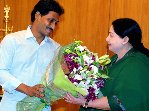 லாபம் காணும் அதிமுக, ஜெகன் மோகன் ரெட்டி, டி.ஆர்.எஸ்