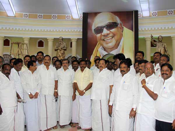 தீர்மானங்கள் நிறைவேற்றம் தீர்மானங்கள் நிறைவேற்றம்