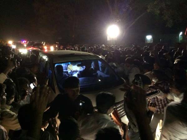 வழியெங்கும் வரவேற்பு வழியெங்கும் வரவேற்பு