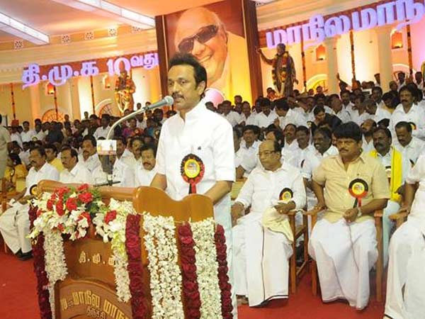 துவக்கத்திலேயே.. அதுதான் வேடிக்கை