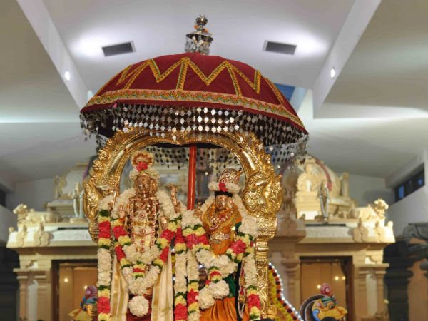 மீனாட்சி சுந்தரேஸ்வரர் வீதி உலா