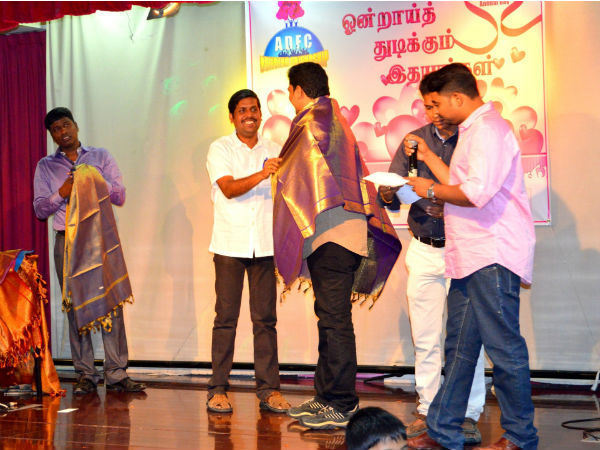 பொன்னாடை