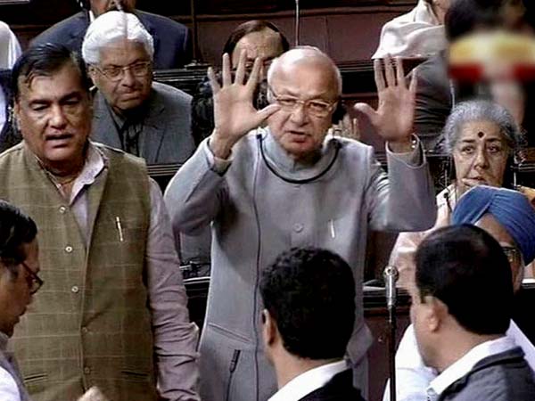 ஷிண்டேவை பாதுகாத்த தெலுங்கானா எம்.பிக்கள் ஷிண்டேவை பாதுகாத்த தெலுங்கானா எம்.பிக்கள்