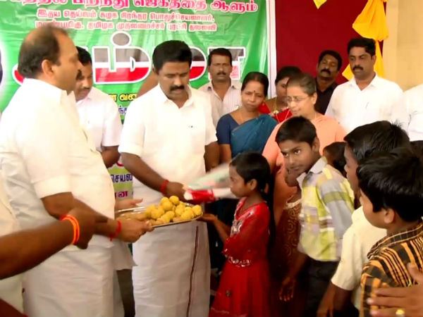 லட்டு கொடுத்து…