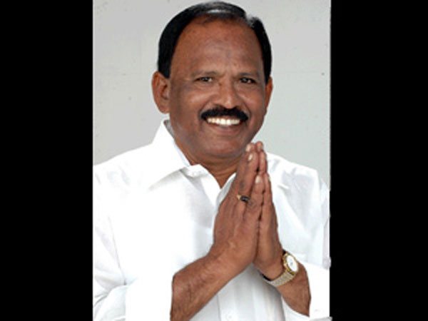 மூவரில் ஒருவர்