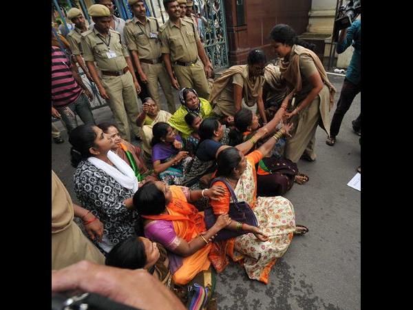 உரிமைக்குரல்: