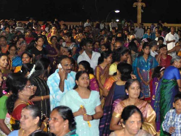 திரண்டு வந்த பக்தர்கள்