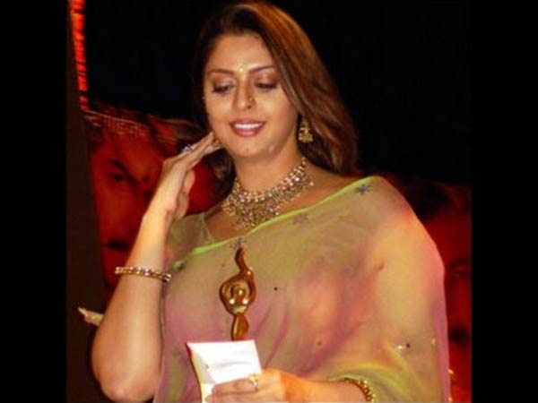 நடிகையாக பிரபலம்