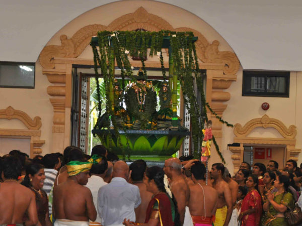 பக்தர்கள் அரோகரா கோஷம்