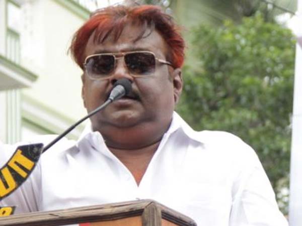 சொல்லிட்டேன் பேசிட்டுப் போய்டறேன்