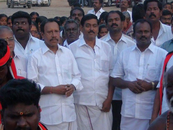 அடடே.. செயின் தருவாராமே...