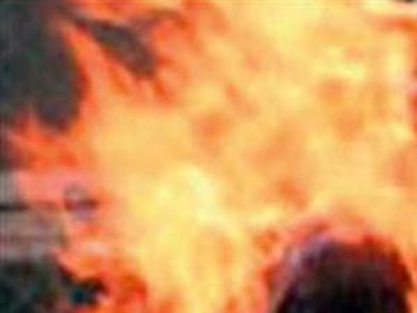 கொழுந்து விட்டு எரியும் தீ