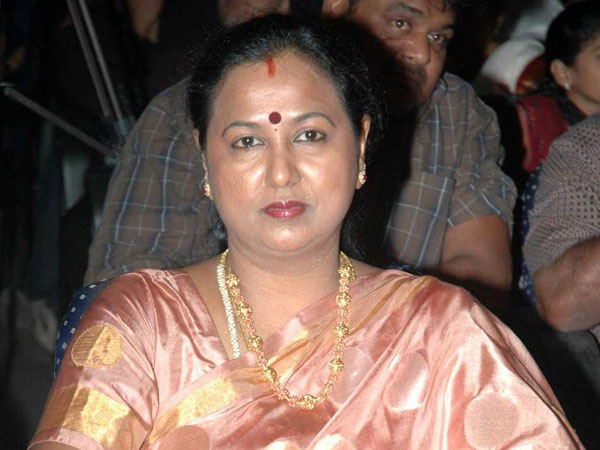 அன்பு பாராட்டிய பிரேமலதா