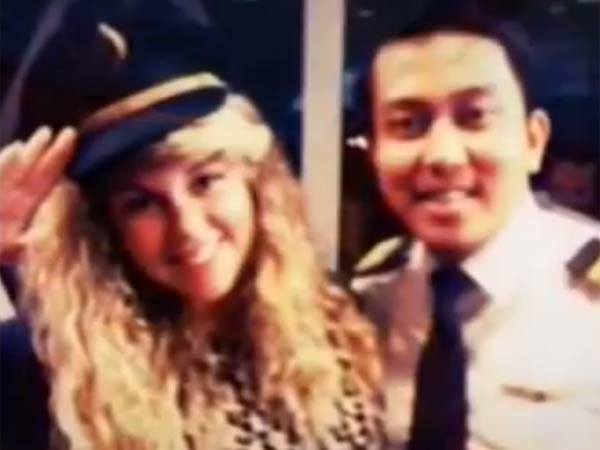 விமானிகளுக்கு தொடர்பா?