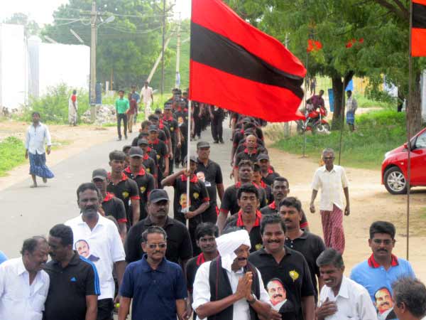 மதுவிற்காக நடை பயணம்