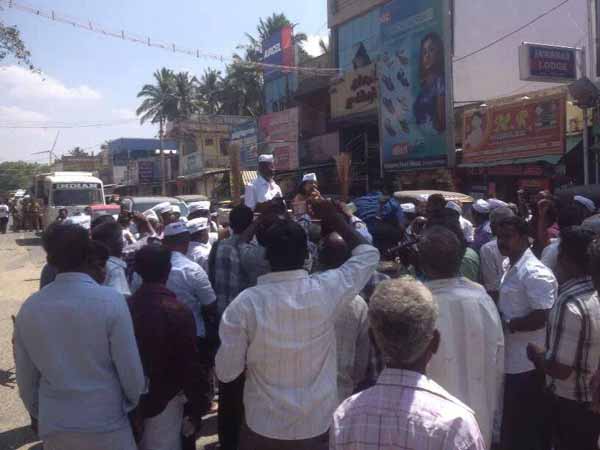 வழியனுப்பிய மக்கள்