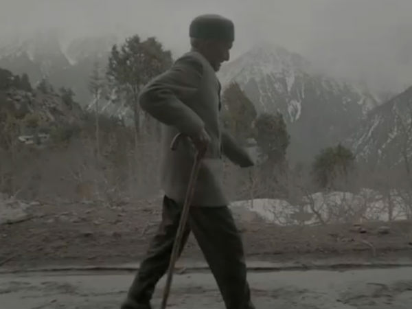 பனி படர்ந்த சாலையில் பனி படர்ந்த சாலையில்