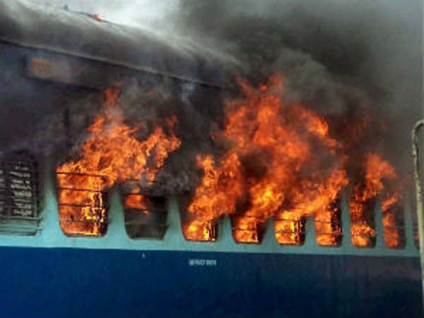 ஏசி பெட்டியில் தீவிபத்து: