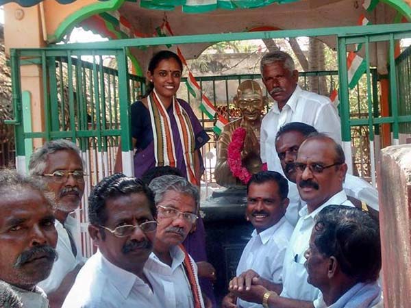 ஆதரவே இல்லாமல் நிற்கிறேன்..