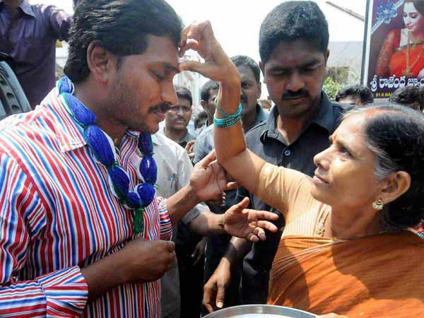 ஒய்.எஸ்.ஆர். காங்கிரஸுக்கு 9-15