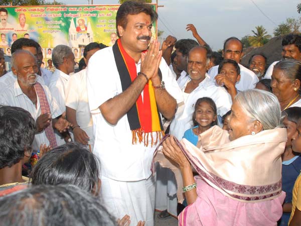 எங்க பார்த்தாலும் எதிர்ப்பு