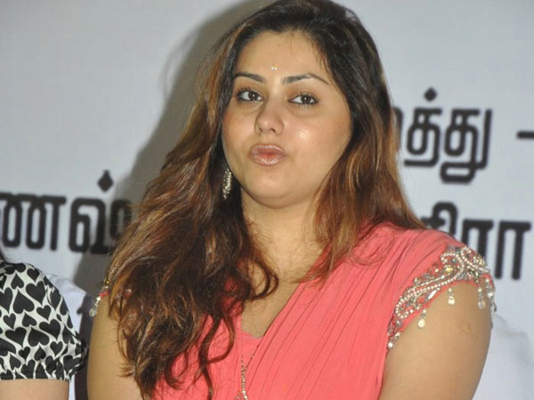 நமீதாவா? தொப்பி கார்த்திக்கா? 