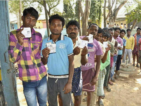 8,588 வாக்கு சாவடிகள்