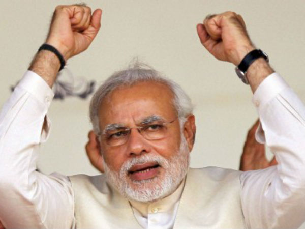 பிரமாதமாக நீந்துவார்....