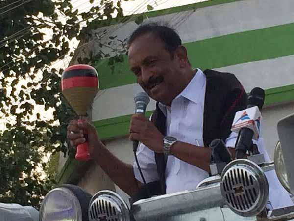 பணம் வாரி இறைப்பு